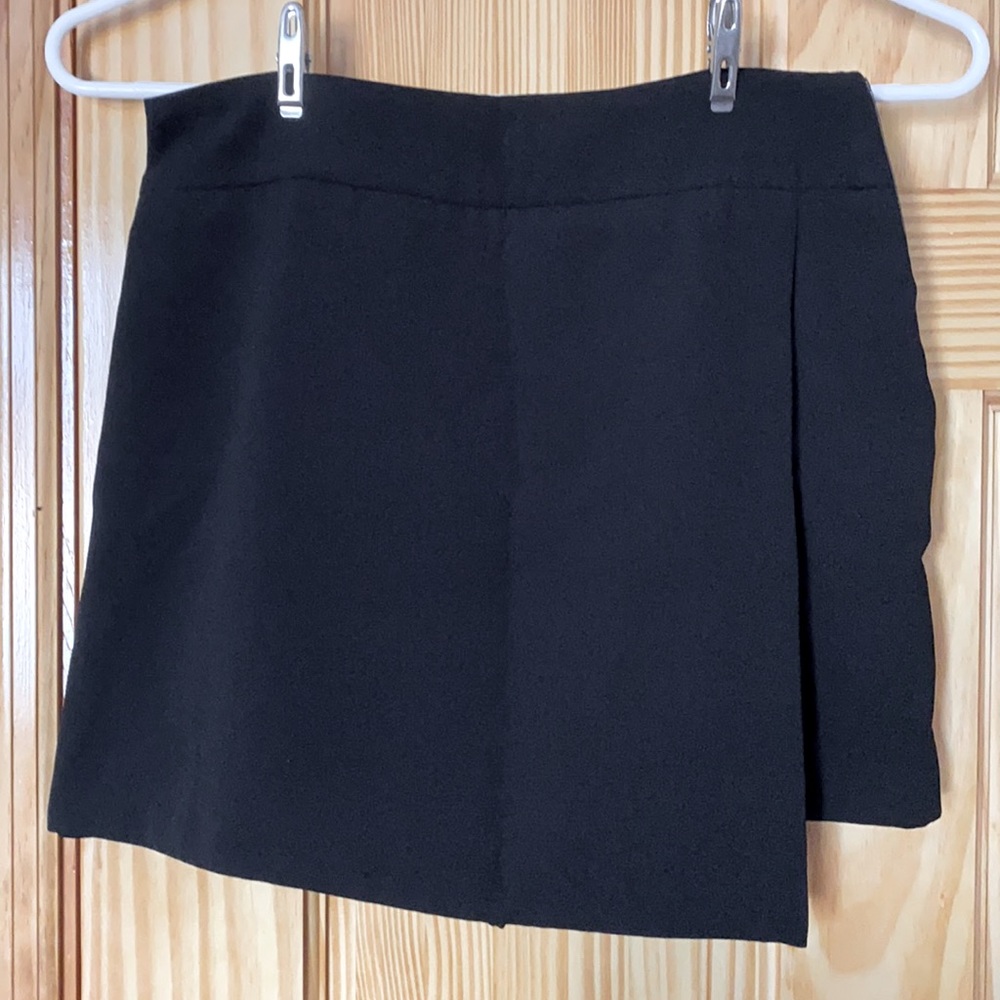 Black Skort
